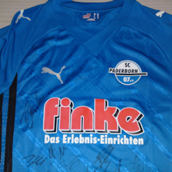 Trikot mit Originalunterschriften